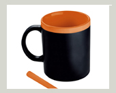 Tasse mit Kreide orange