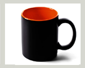 orange-matter-becher-schwarz-matt-innen-orange